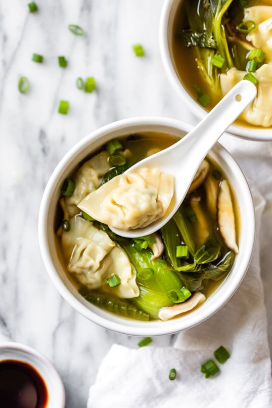Easy Chinese Wonton Soup with Clear Broth & Juicy Wontons